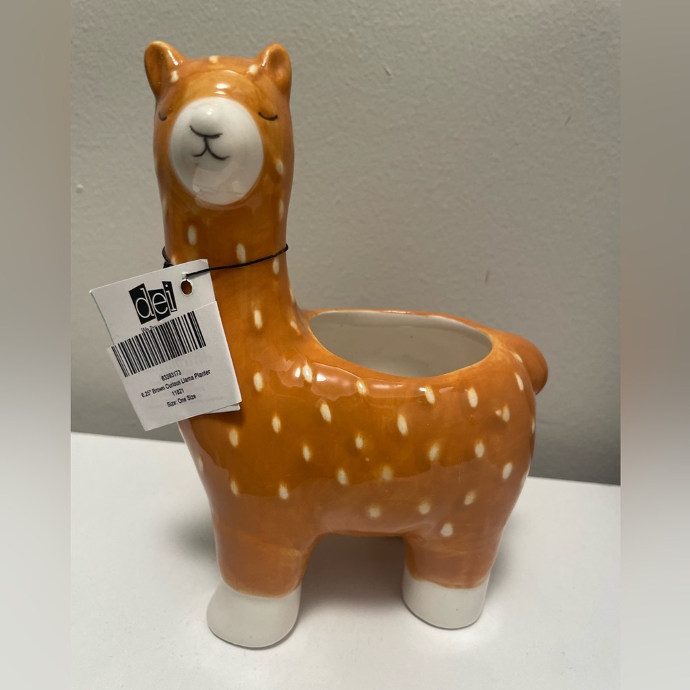 Llama planter - Brown NWT